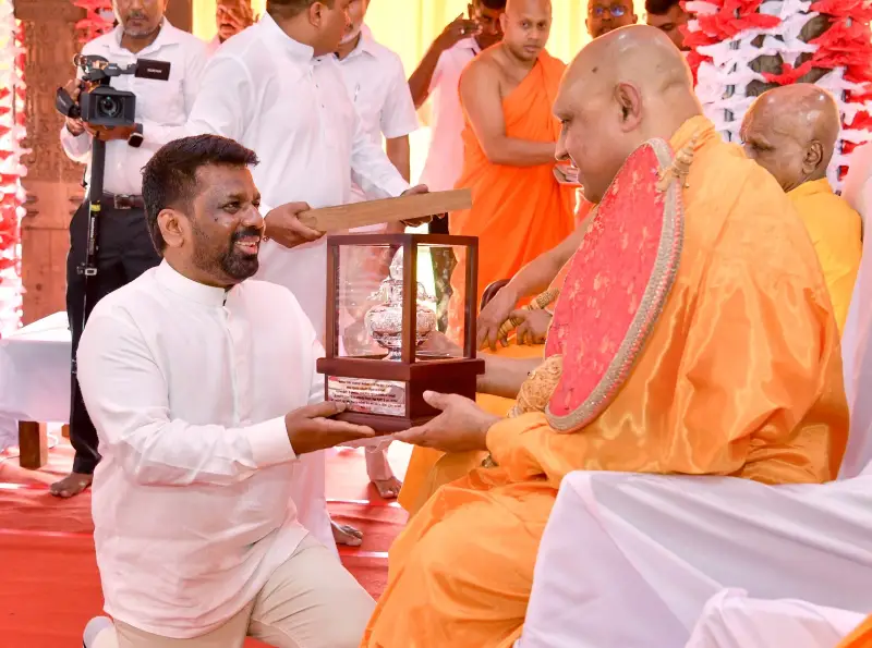 புதிய அஸ்கிரி அநுநாயக்க தேரருக்கு ஸ்ரீ சன்னஸ் பத்திரம் வழங்கும் நிகழ்வு ஜனாதிபதி தலைமையில்