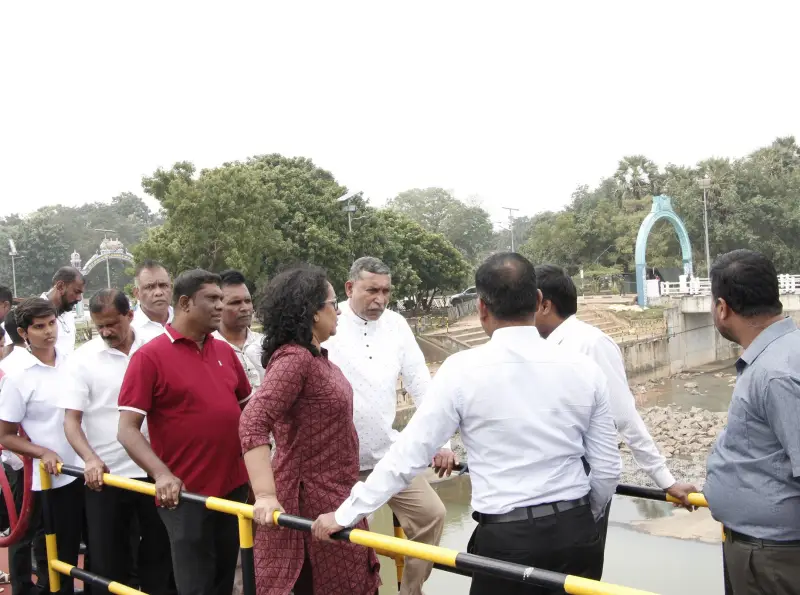 பிரதமர் கிளிநොச்சி மாவட்டத்திற்கு வருகை, இரணமடு ஆற்று நீர்த்தேக்கத்தை ஆய்வு செய்தார்