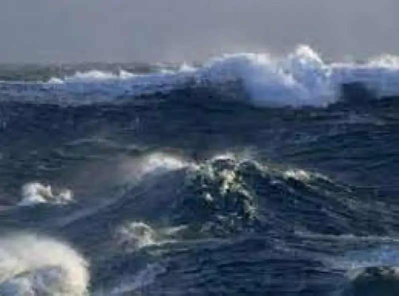 இலங்கை நீரோட்டங்களைச் சுற்றியுள்ள சிதறிய மழையும் வலுவான காற்றும் எதிர்பார்க்கப்படுகிறது