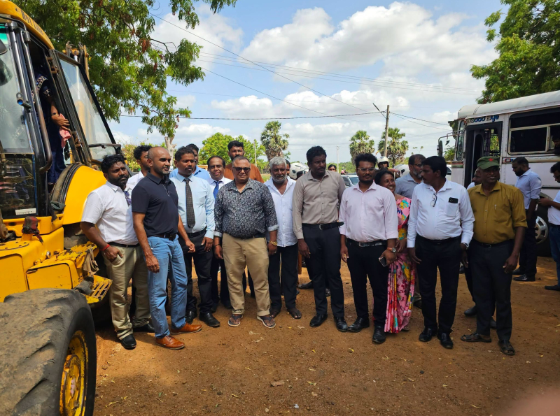 முல்லைத்തீவு சாலை மறுகட்டமைப்பு திட்டம் அதिகாரப்பூর্வமாக தொடங்கியது
