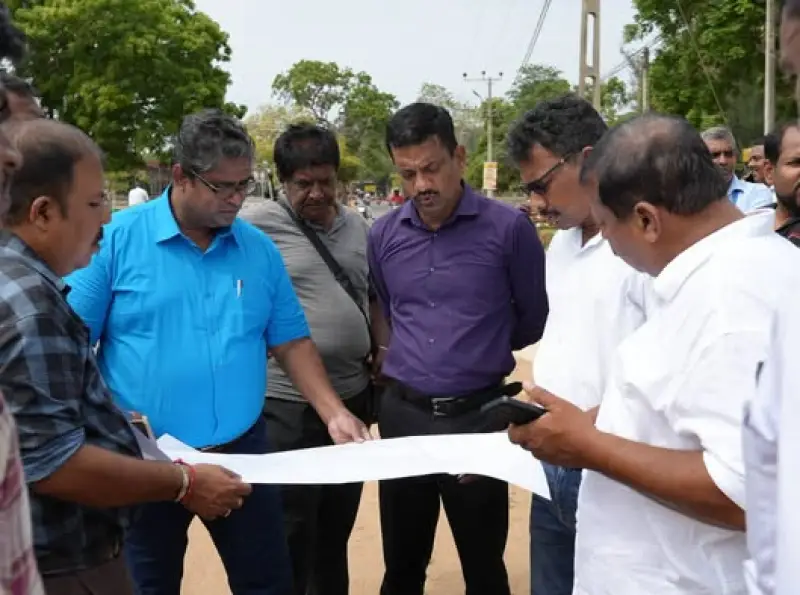 கிளிநொச்சி A9 வீதியிலிருந்து மாவட்டச் செயலகம் வரையான திருநகர் பிரதான வீதி இருவழிச் சாலையாக புனரமைப்பு – கிராமிய வீதி அபிவிருத்தித் திட்டத்தின் கீழ் நடவடிக்கை