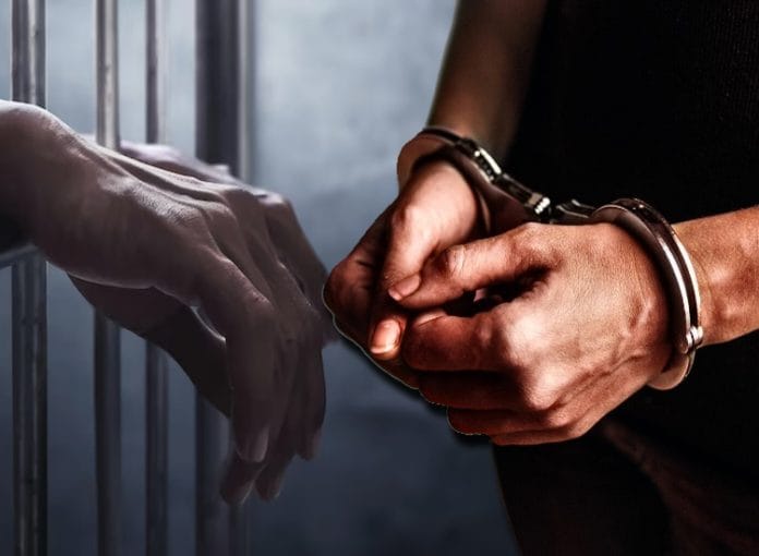 පෙරහැර සමයේ පොලිස් වෙස් ගත් තරුණිය රිමාන්ඩ්…