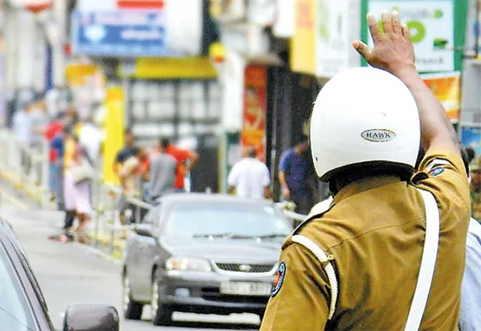 කොළඹ ස්වාධීනත්ව චතුරශ්රයට 근ෙ අධිවේගී මාර්ගීය ධාවනයෙන් පසු තරුණ운전자ගේ අත්අඩංគුවම