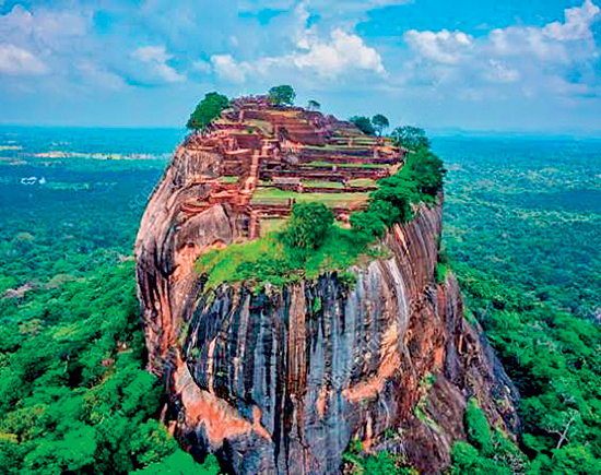 සිගිරිយාගේ පුරාණ පඩිපෙළ සිදුරුවීමේ තර්ජනයට මුහුණ දෙයි තීව්‍ර සංචාරක රථවාහනය නිසා