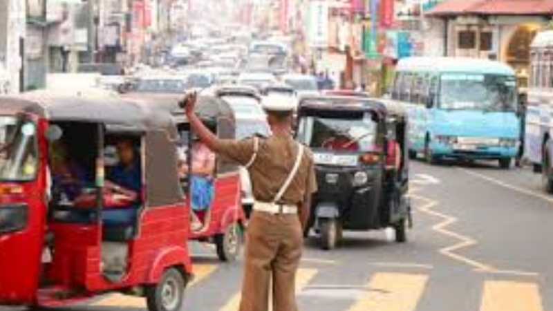 මධ්‍යම කඳු බsub තින දැඩි වැසි නිසා ඉරිසීම සහ ගිණුම ප්‍රධාන මාර්ගවලින් ඇතිවීම