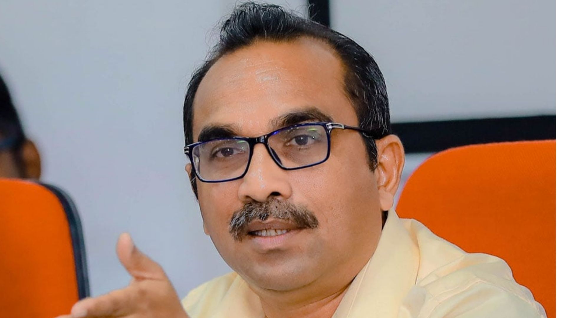 ශ්රී ලංකා පාපැදි පටිcameron සඳහා කැපී පවතින මාර්ගවල සැලසුම් කරයි