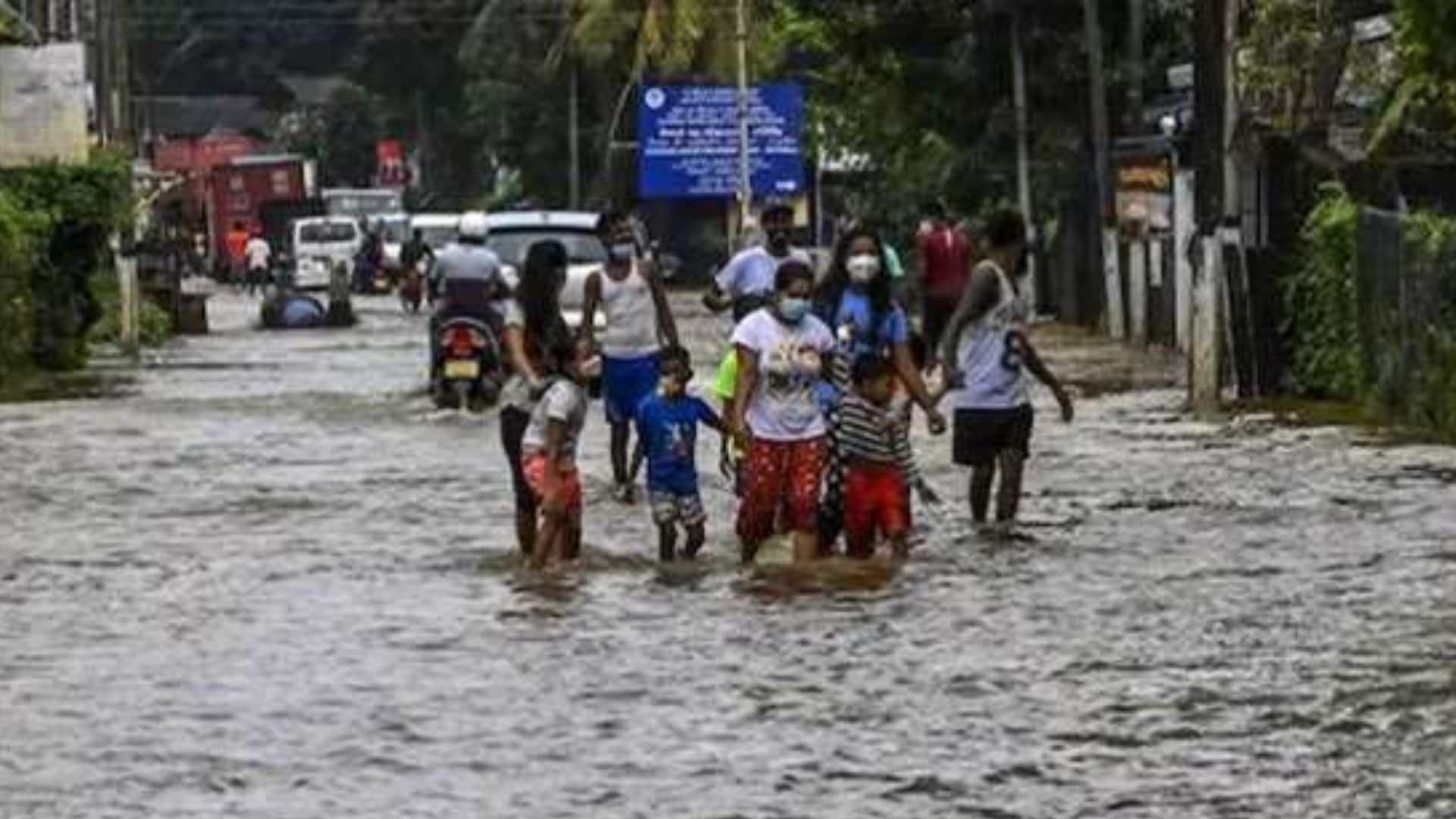 අද සහ හෙට වැසි අඩු වුණත් අනිද්දා සිට යළි තද වැසි