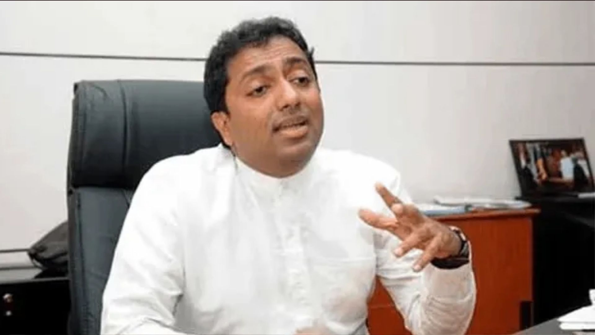 රිමාන්ඩ් කළ අකිලට බන්ධනාගාරයෙන් ලැබෙන සැලකිලි