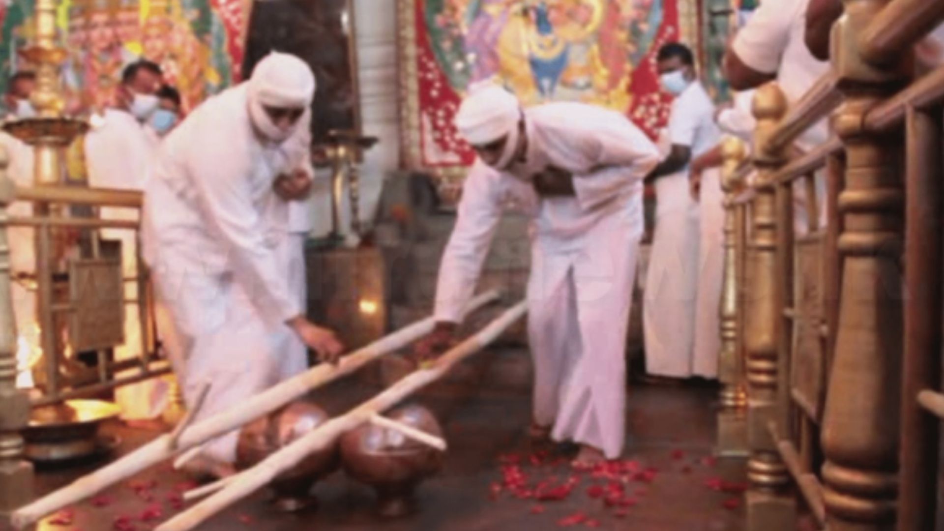 මහනුවර ශ්රී දළදා මාළිගාවේ ඇසළ පෙරහැර මංගල්ය වෙනුවෙන් කප් සිටුවයි