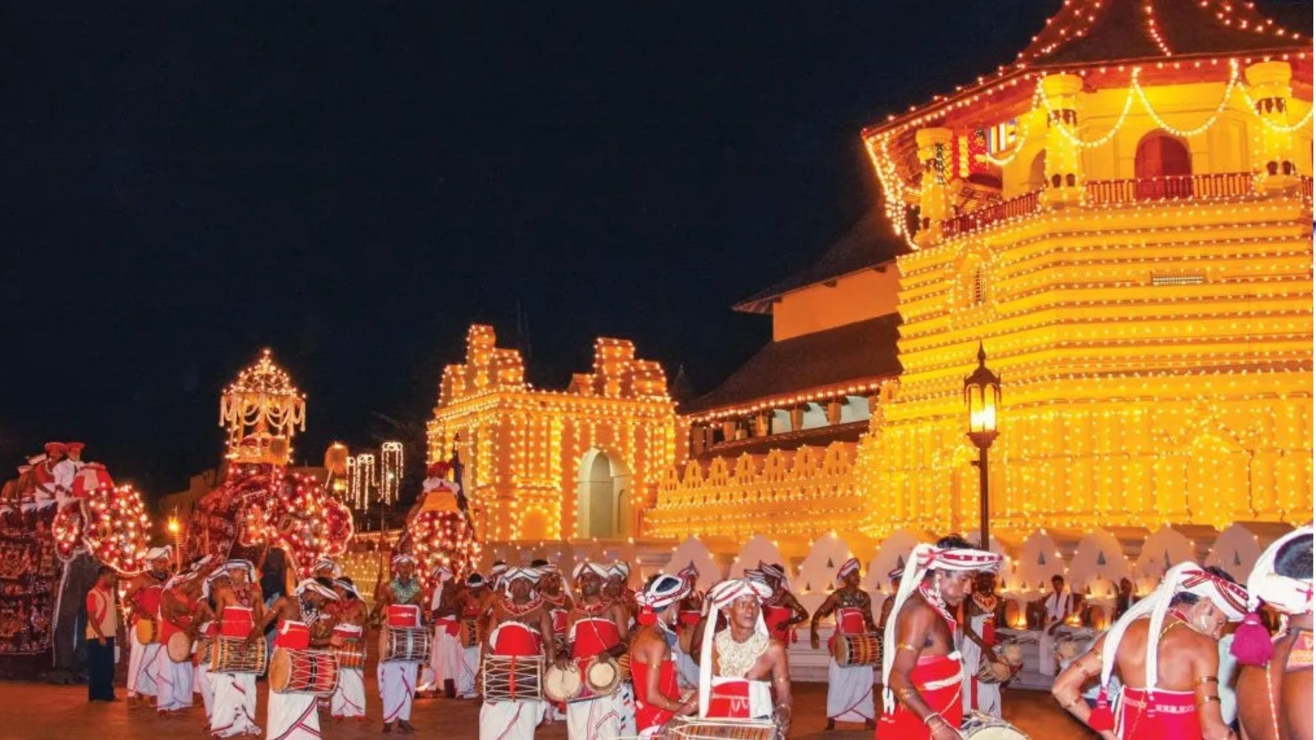 කැන්ඩි එසලා පෙරහේර අවසාන විශාල වසලින් නිමා වේ