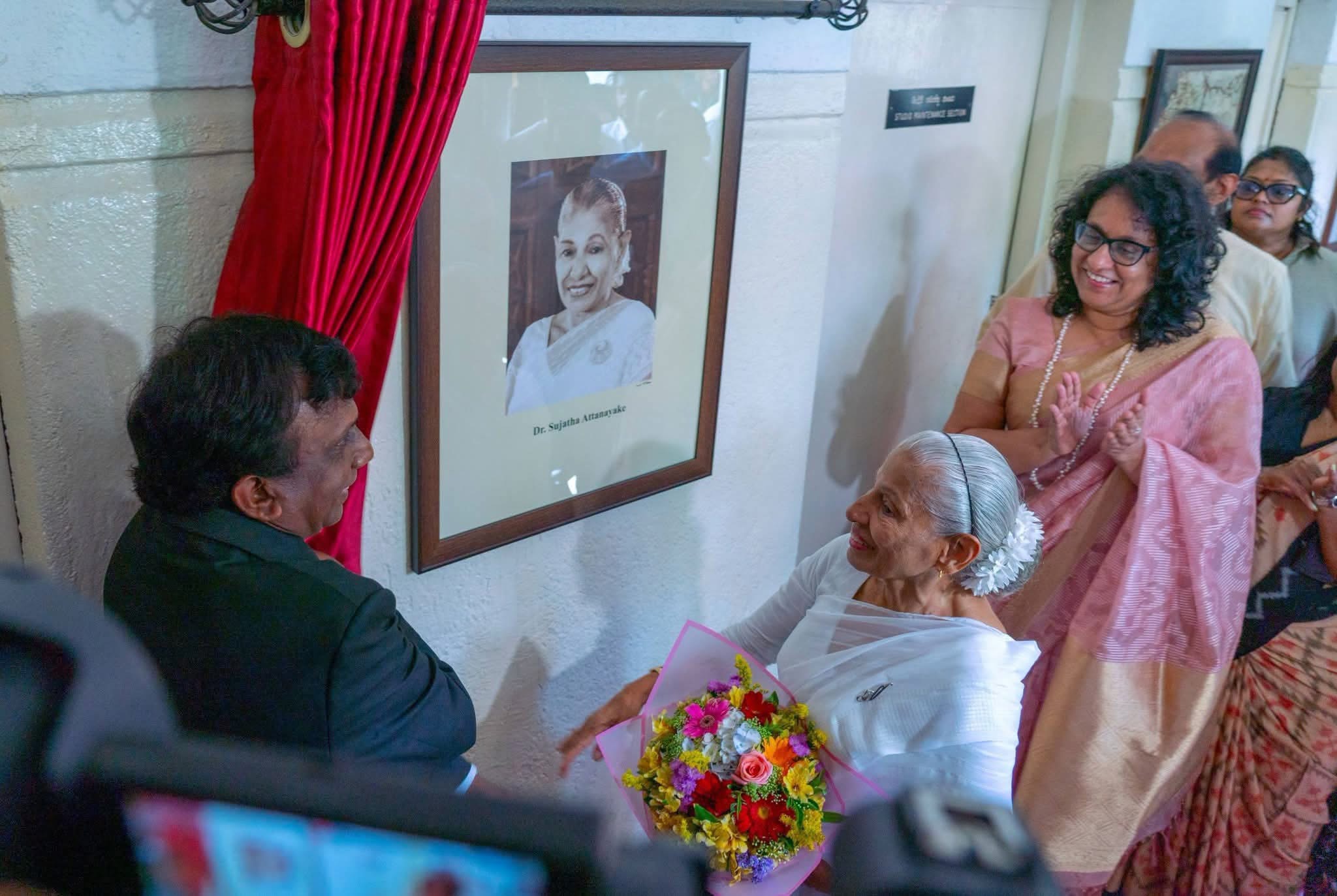 Prime Minister honours veteran singer Sujatha Attanayake's cultural legacy