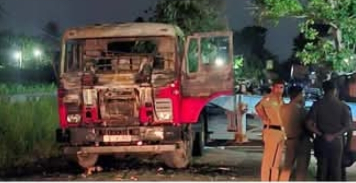Two teenagers killed in high-speed motorcycle crash in Negombo; vehicle torched afterward