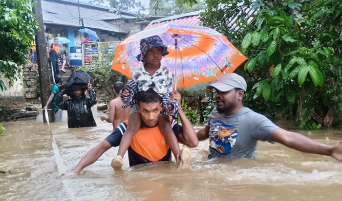 Army rescues 24 families from flood-hit areas in Kotagala and Ginigathhena
