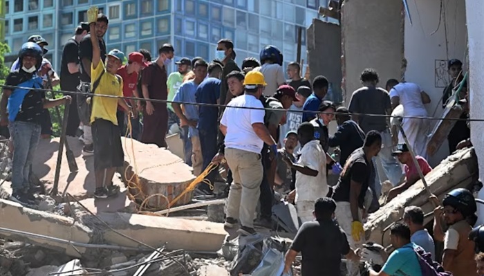 Powerful earthquake kills over 100 in western Colombia, triggering major relief operation