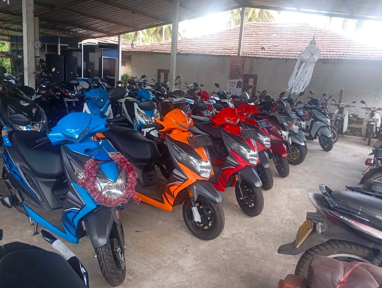 Three Hettipola Motorcycle Dealers Fined for Price Violations and Non-Disclosure