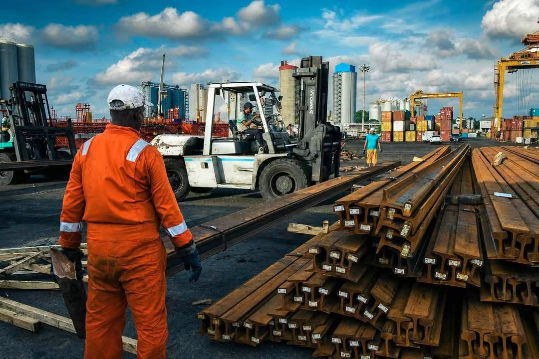 10,000 Railway Tracks Arrive at Colombo Port Following Middle East Delays