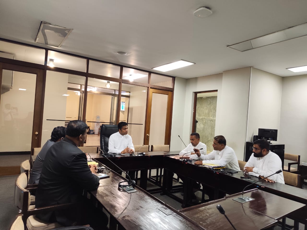 Health Ministry Convenes Meeting to Address Muslim Nurses' Uniform Concerns